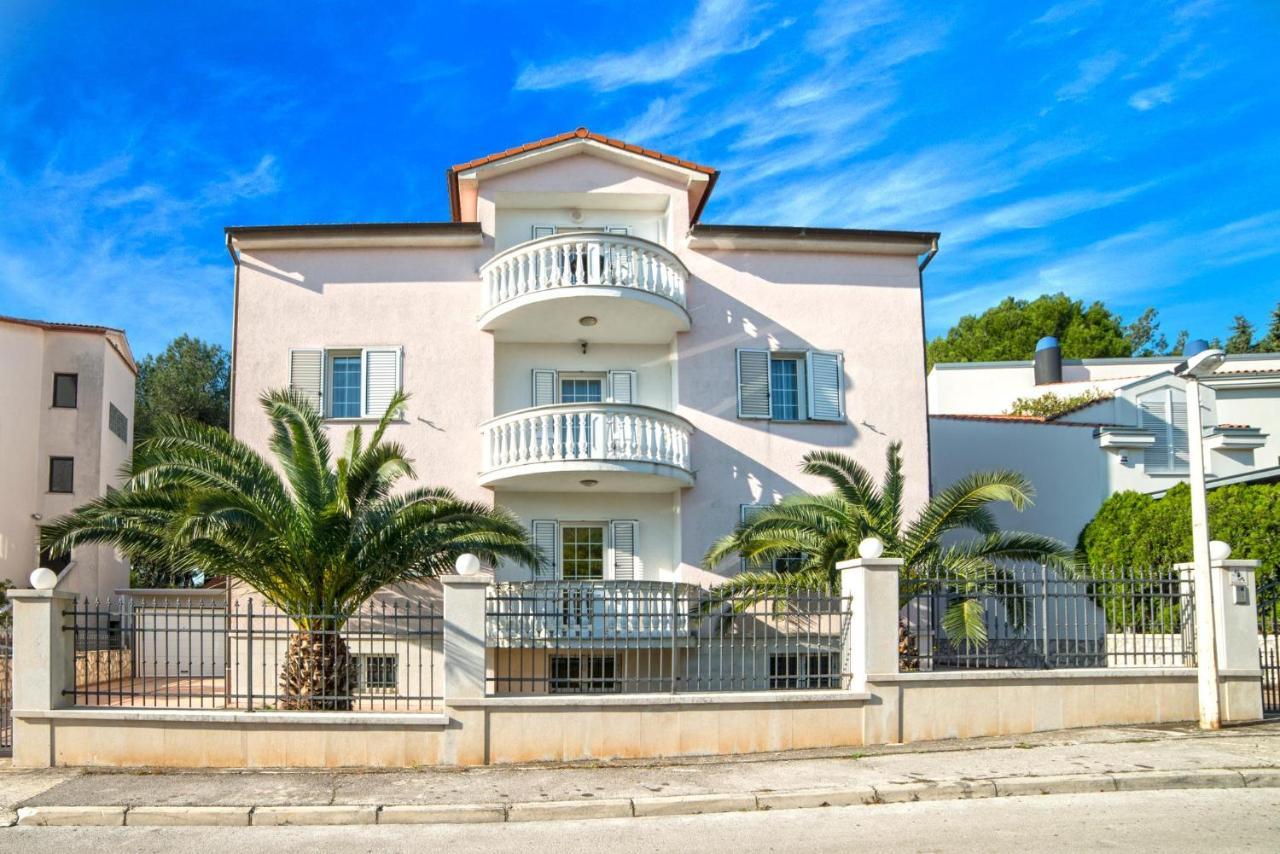 Apartments Ori Pula Extérieur photo