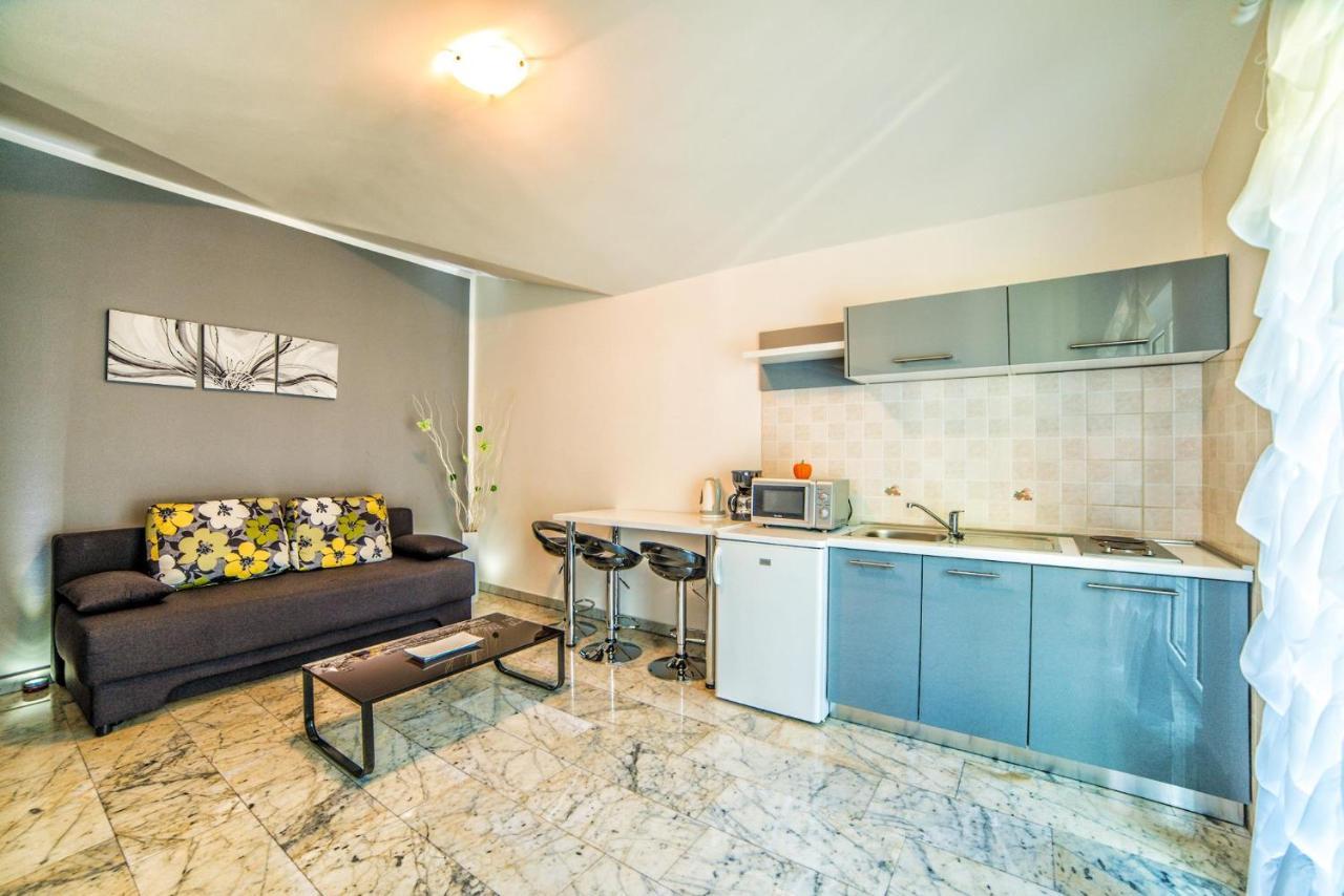 Apartments Ori Pula Extérieur photo