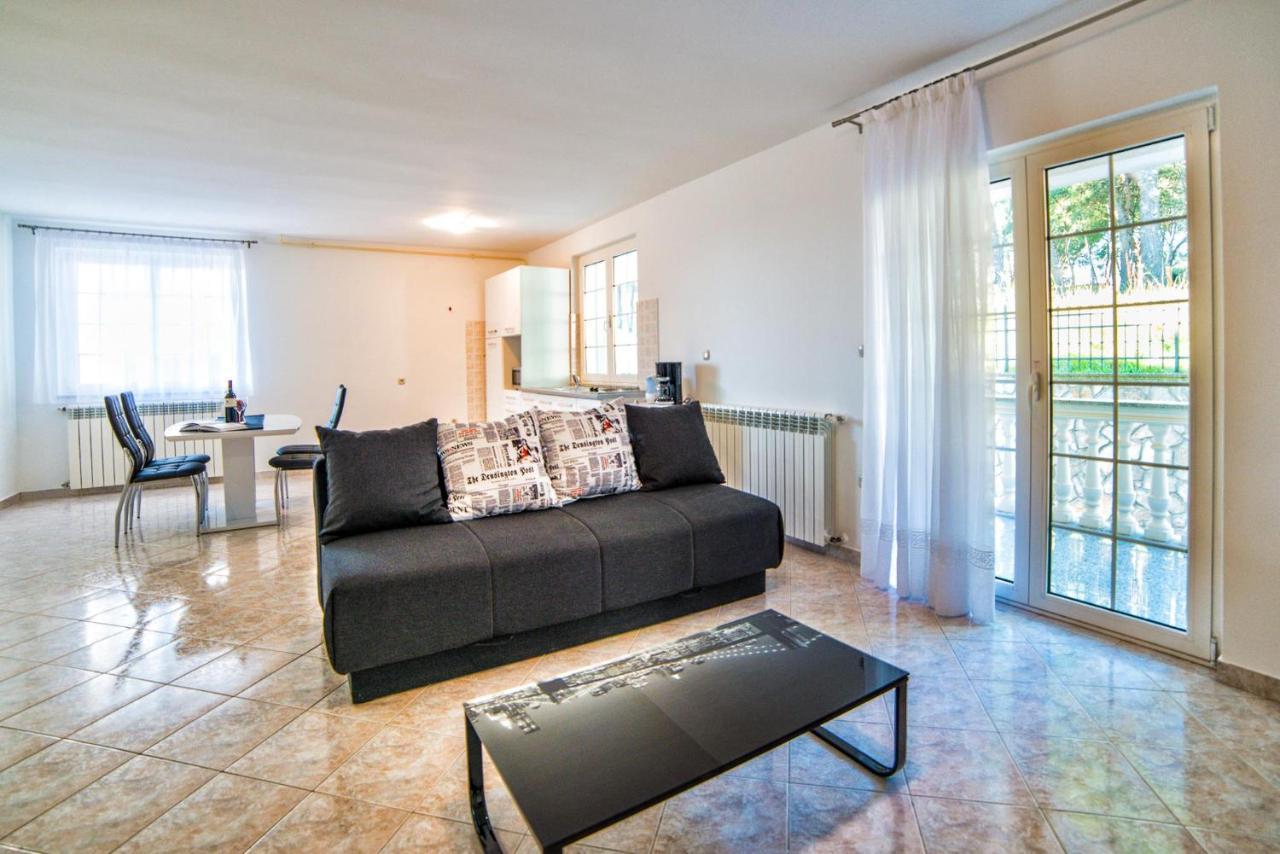 Apartments Ori Pula Extérieur photo