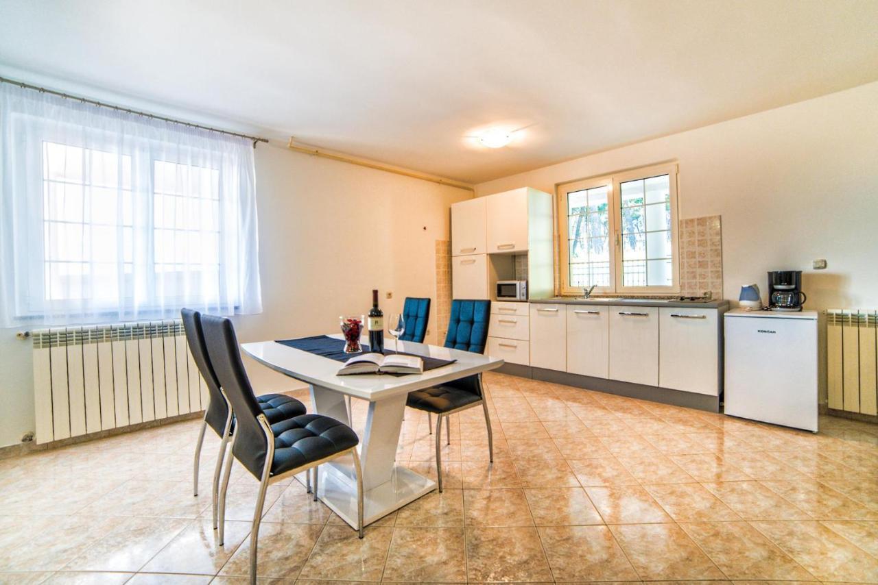 Apartments Ori Pula Extérieur photo