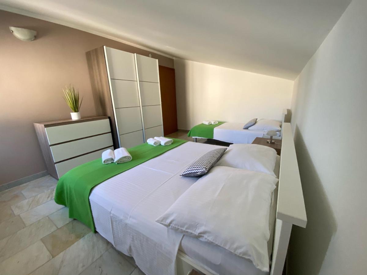Apartments Ori Pula Extérieur photo