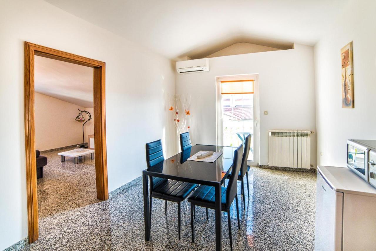 Apartments Ori Pula Extérieur photo