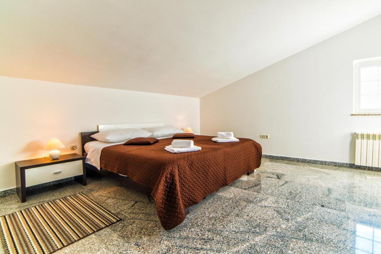 Apartments Ori Pula Extérieur photo