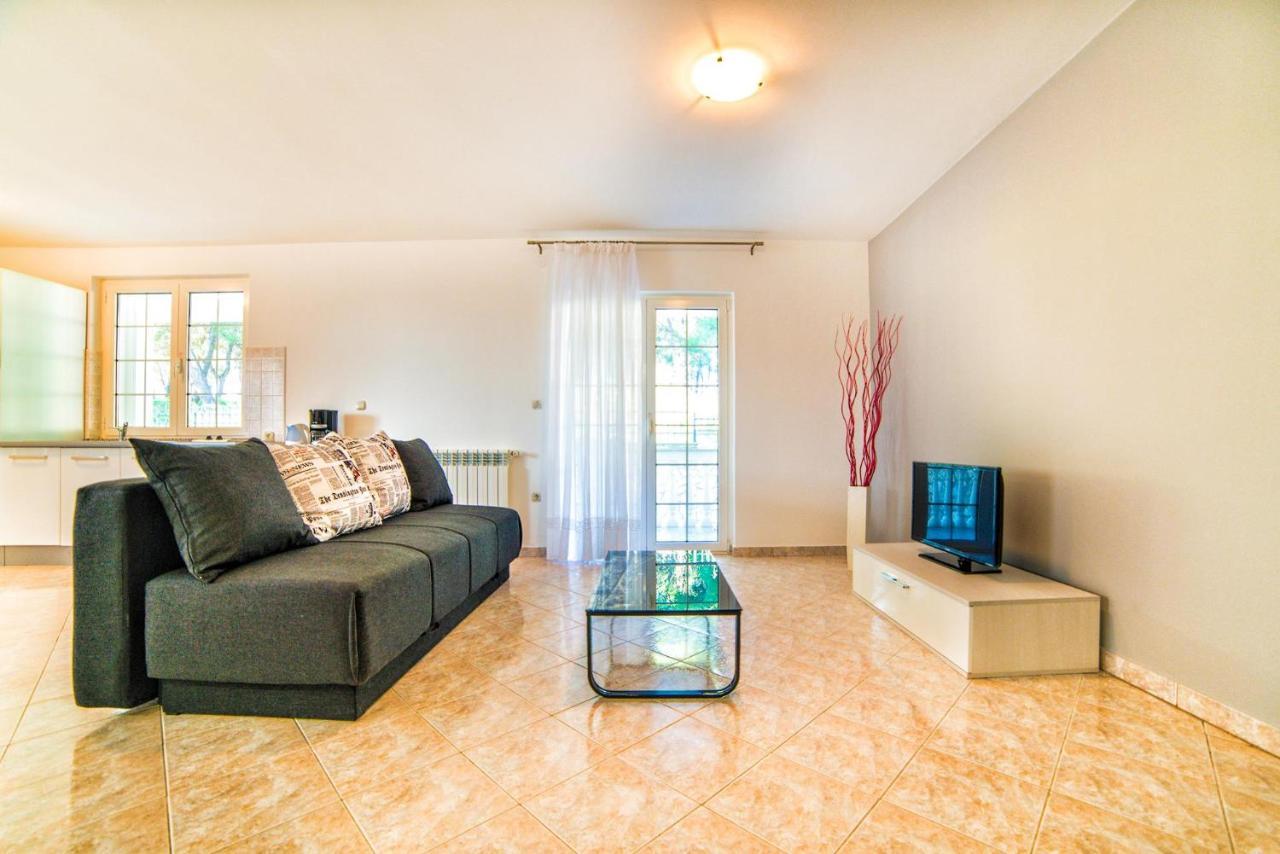 Apartments Ori Pula Extérieur photo