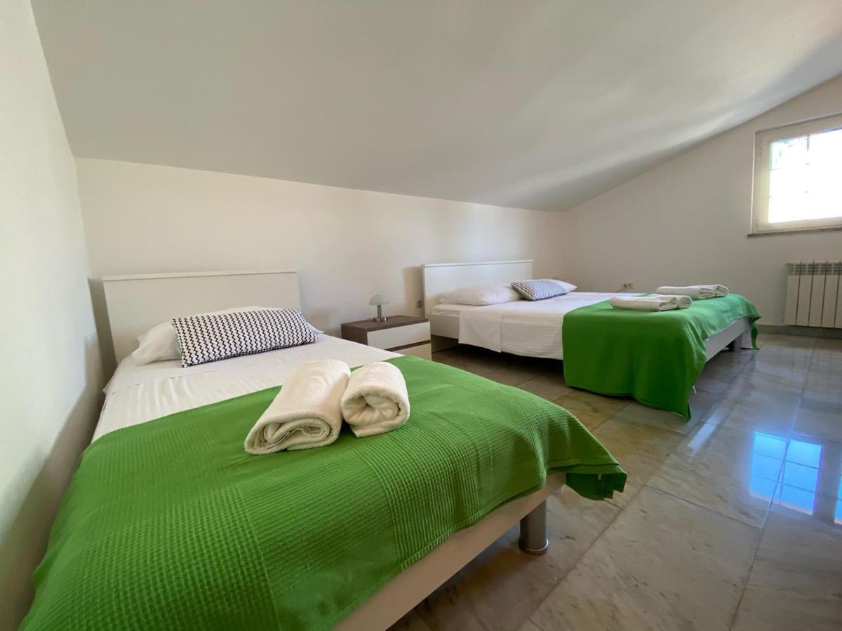 Apartments Ori Pula Extérieur photo