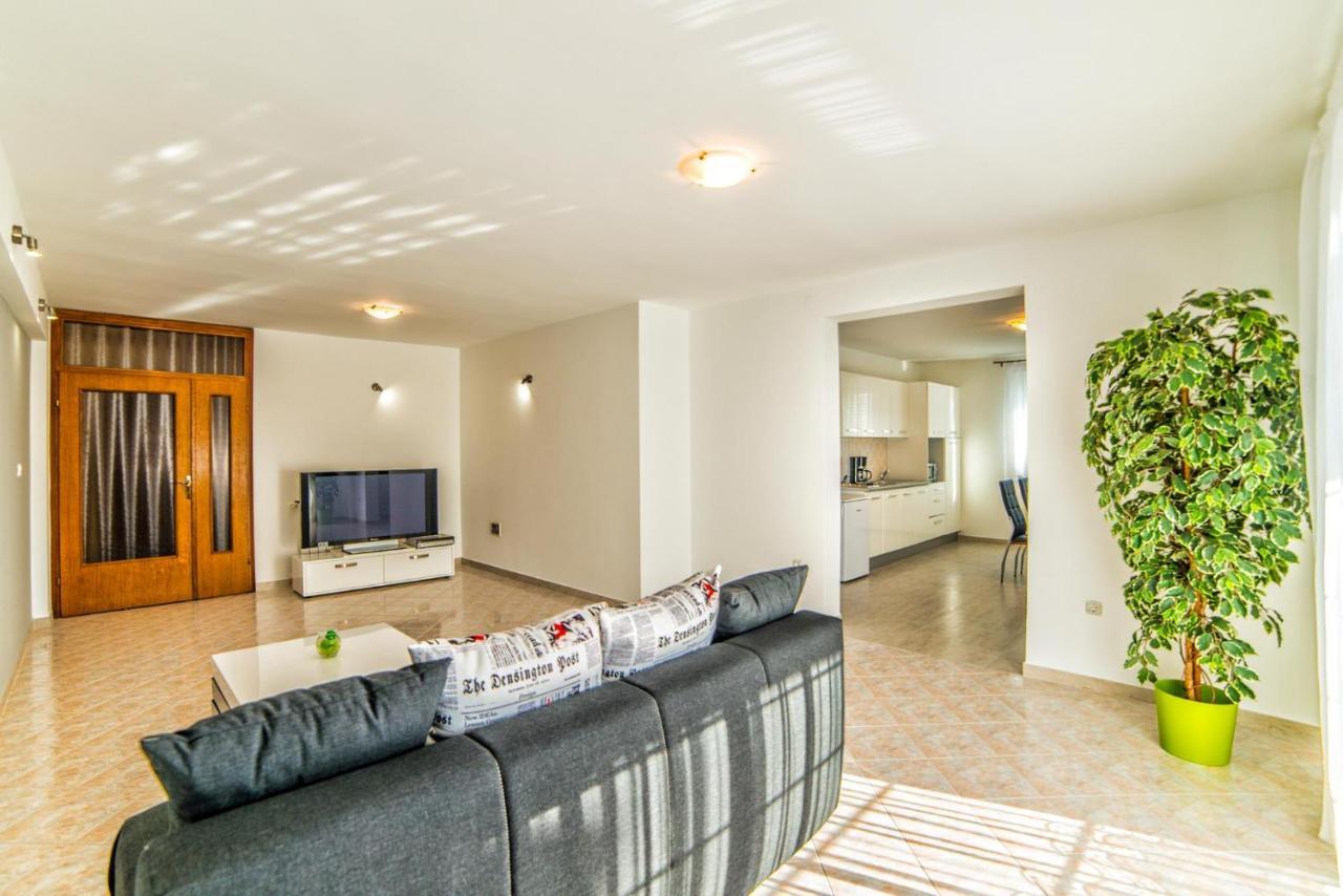 Apartments Ori Pula Extérieur photo