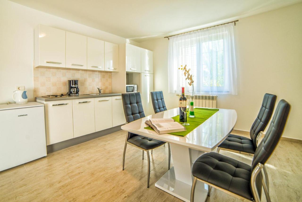 Apartments Ori Pula Extérieur photo